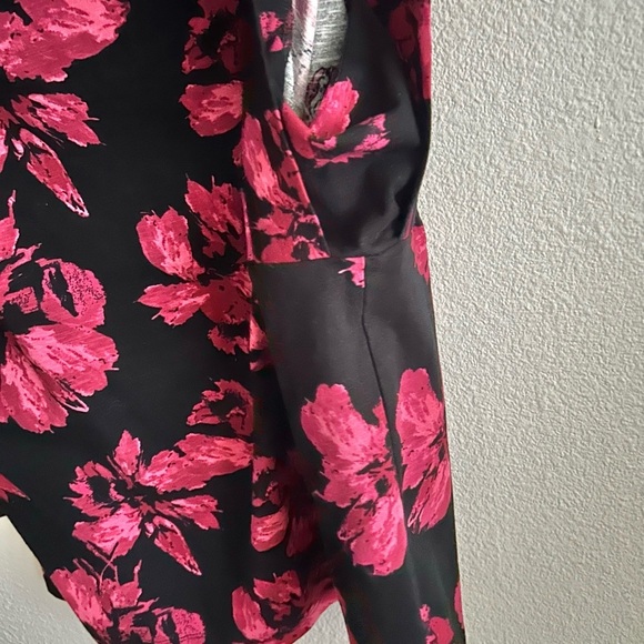Rachel Roy V Neck  Flower Top Blouse NWT - Picture 8 of 8